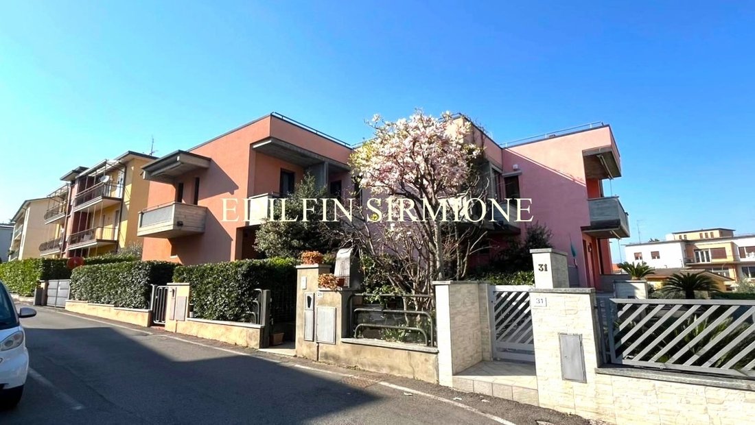 Villa in Desenzano Centro, Desenzano del Garda, Lombardy 1 - 17479569