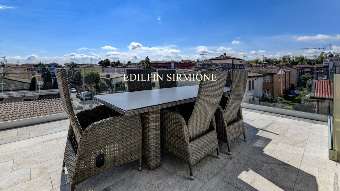 Villa in Desenzano Centro, Desenzano del Garda, Lombardy 3 - 16832625