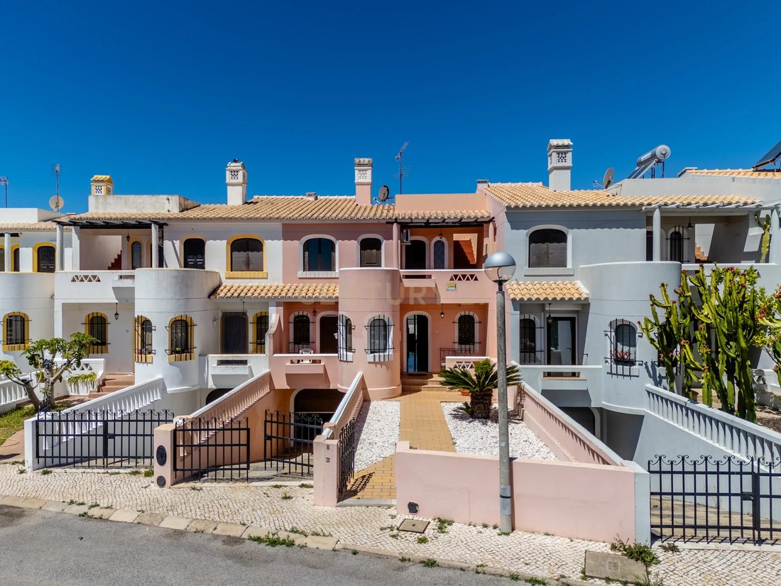 Villa in Quarteira, Algarve, Portugal 1 - 18034180