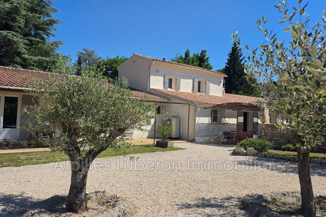 Villa in Saint-Rémy-de-Provence, Provence-Alpes-Côte d'Azur, France 1 - 15815461