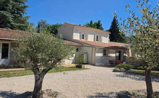 Villa in Saint-Rémy-de-Provence, Provence-Alpes-Côte d'Azur, France 1