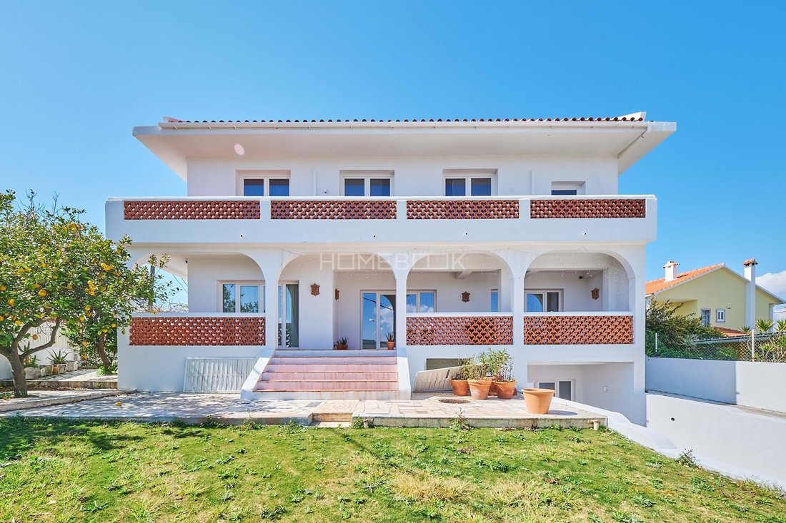 Villa in Charneca de Caparica e Sobreda, Setubal, Portugal 1 - 18035365
