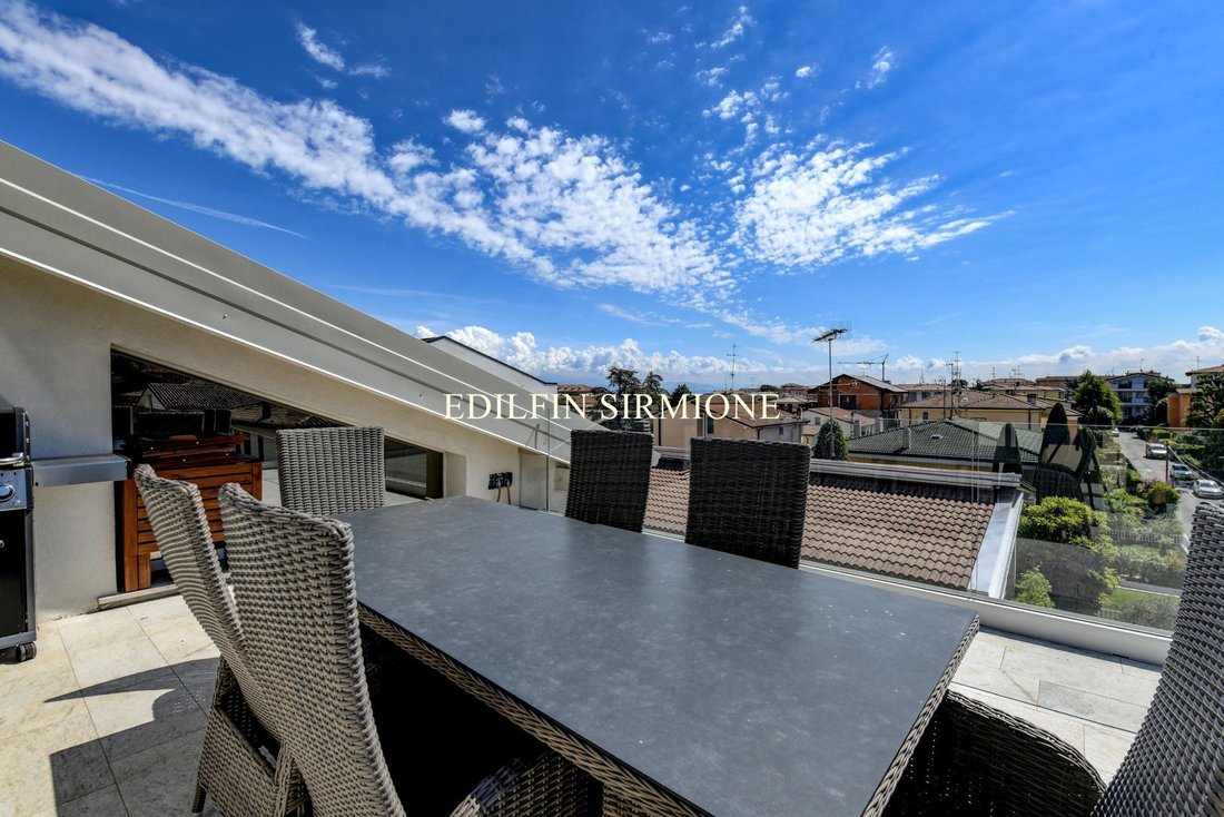 Villa in Desenzano Centro, Desenzano del Garda, Lombardy 2 - 16832625