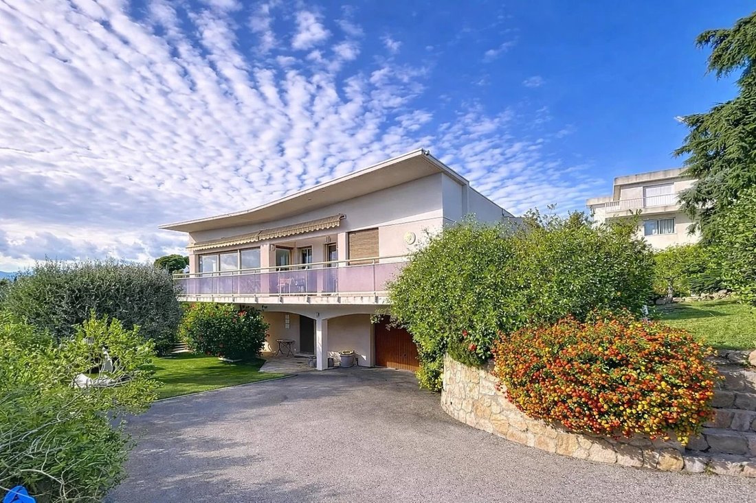 House in Saint-Laurent-du-Var, Provence-Alpes-Côte d'Azur, France 1 - 18034375