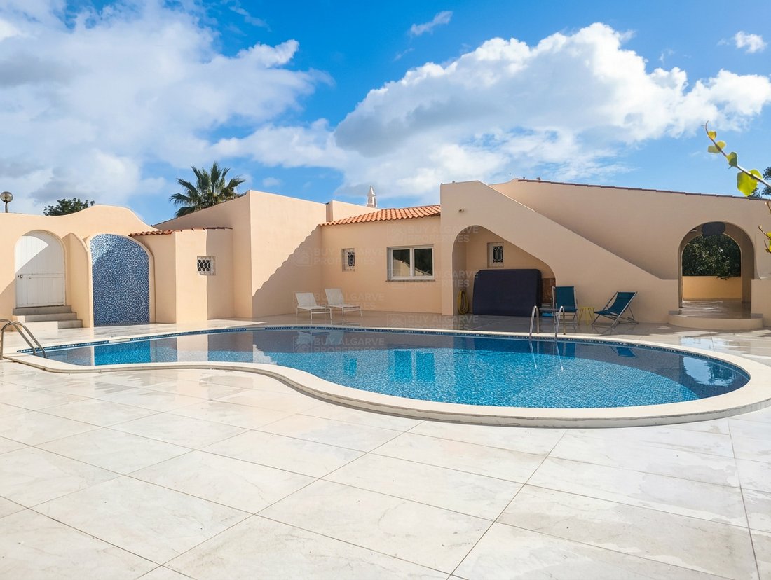 Villa in Ferragudo, Algarve, Portugal 1 - 16936724