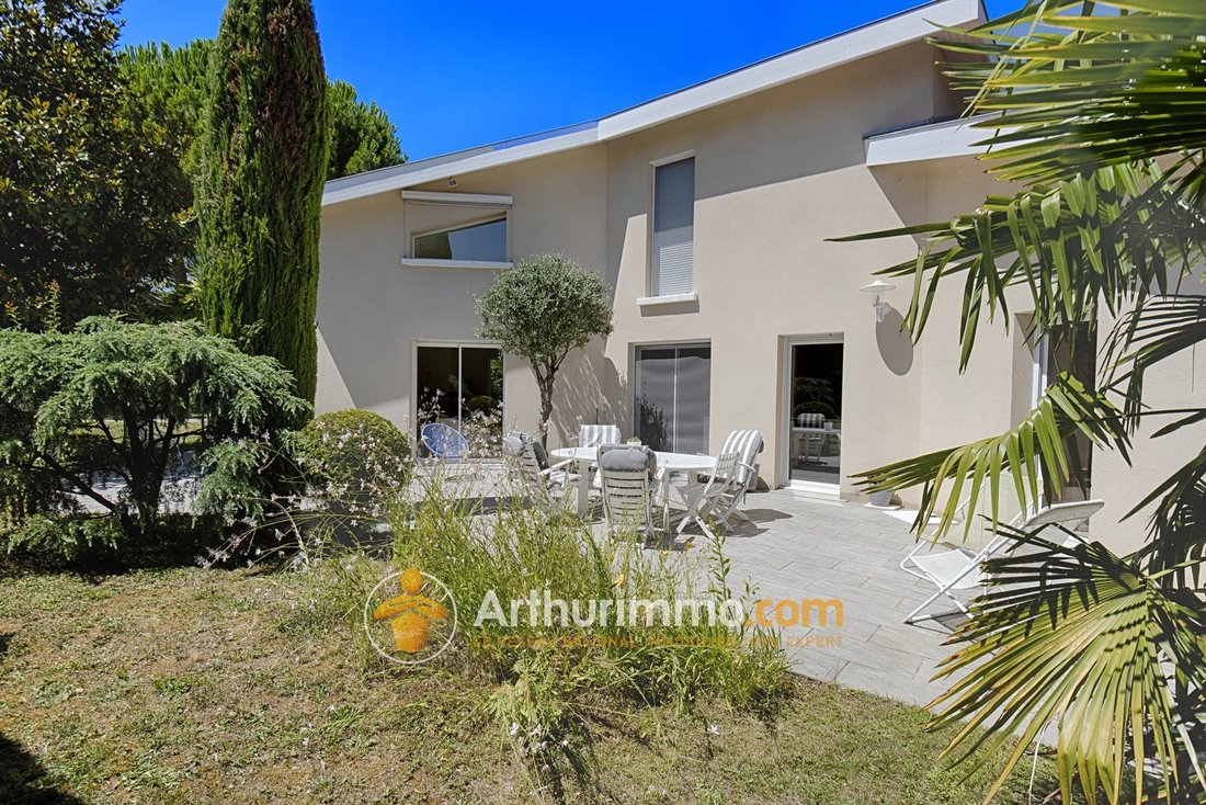 House in Ruy-Montceau, Auvergne-Rhône-Alpes, France 1 - 18034476