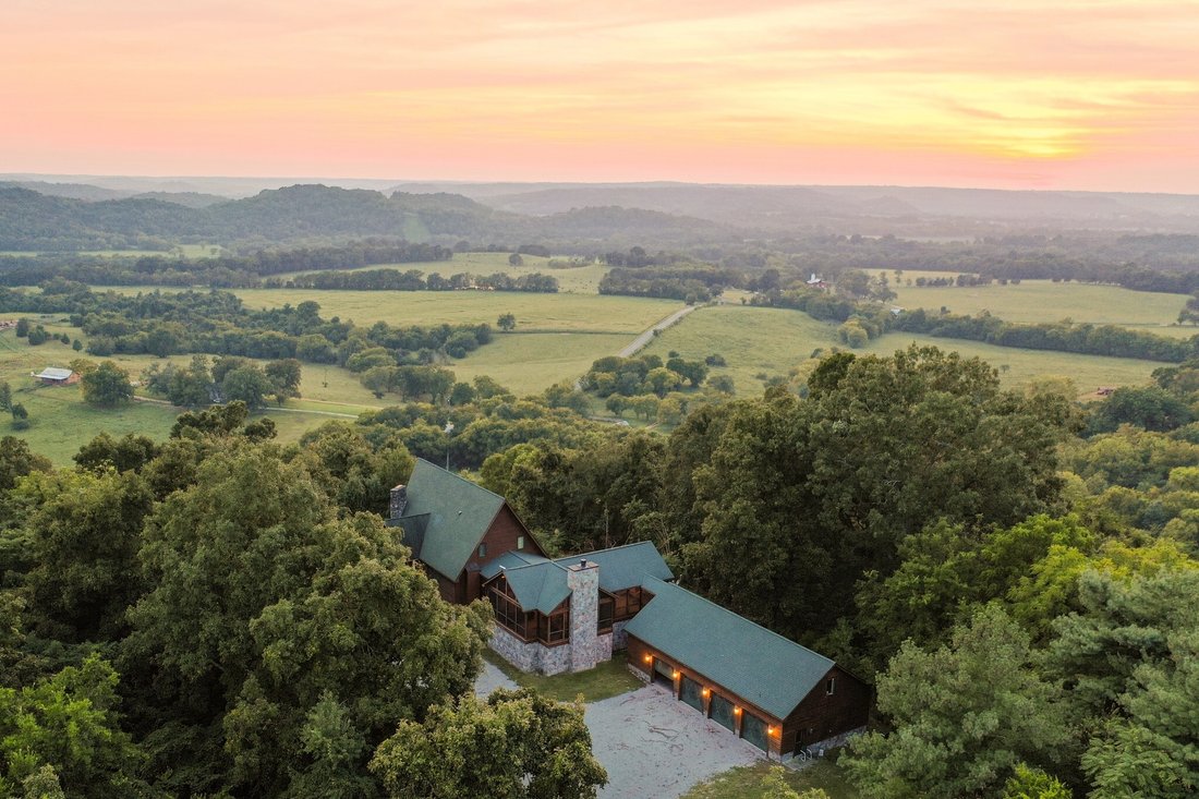 House in Williamsport, Tennessee, United States 1 - 18033627