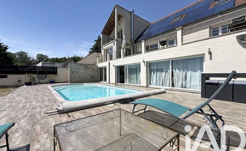 House in Linas, Ile-de-France, France 1