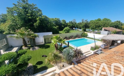 House in Croix-Chapeau, Nouvelle-Aquitaine, France 1