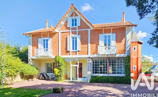 House in Villeneuve Les Salines, La Rochelle, France 1