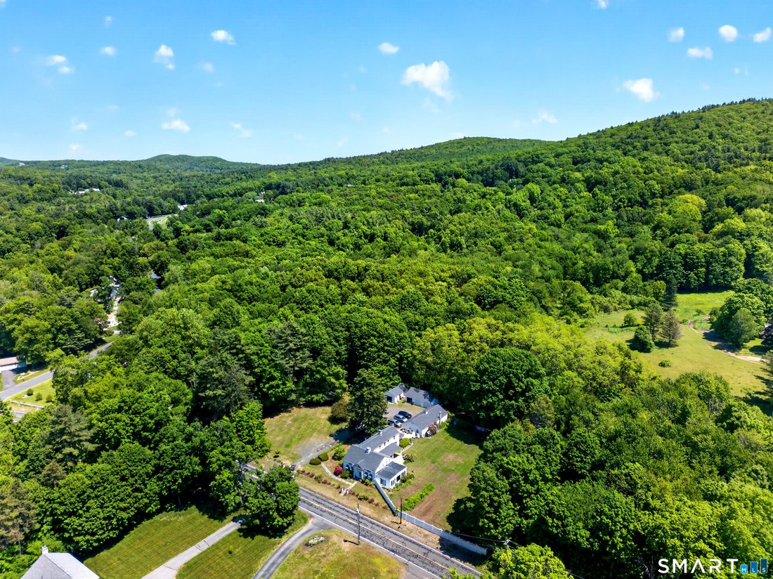 House in Somers, Connecticut, United States 4 - 18033875