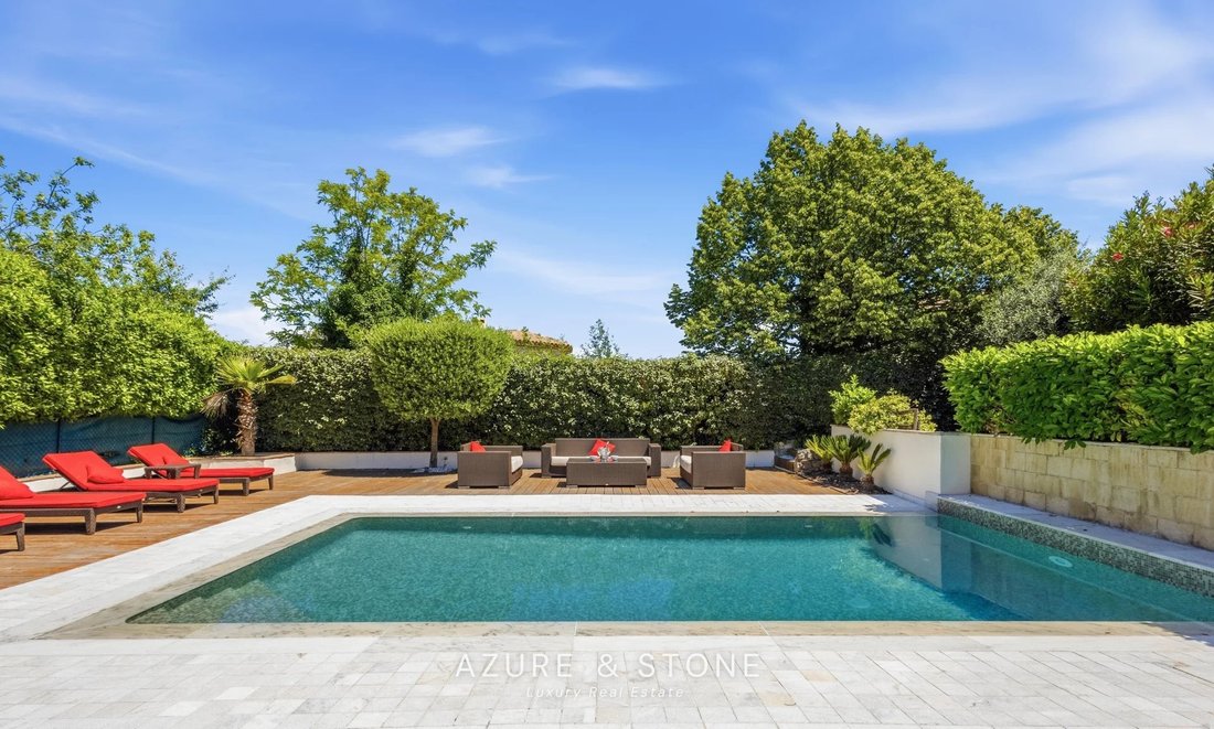 Villa in Châteauneuf-Grasse, Provence-Alpes-Côte d'Azur, France 1 - 18034211