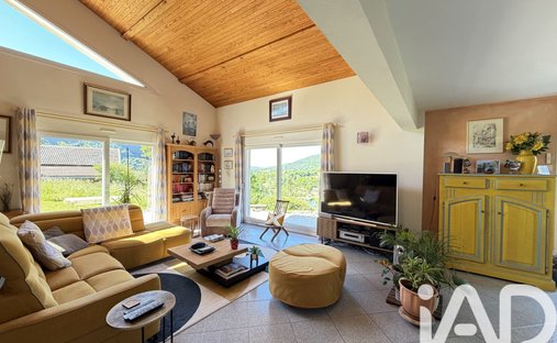 House in Serrières-sur-Ain, Auvergne-Rhône-Alpes, France 1