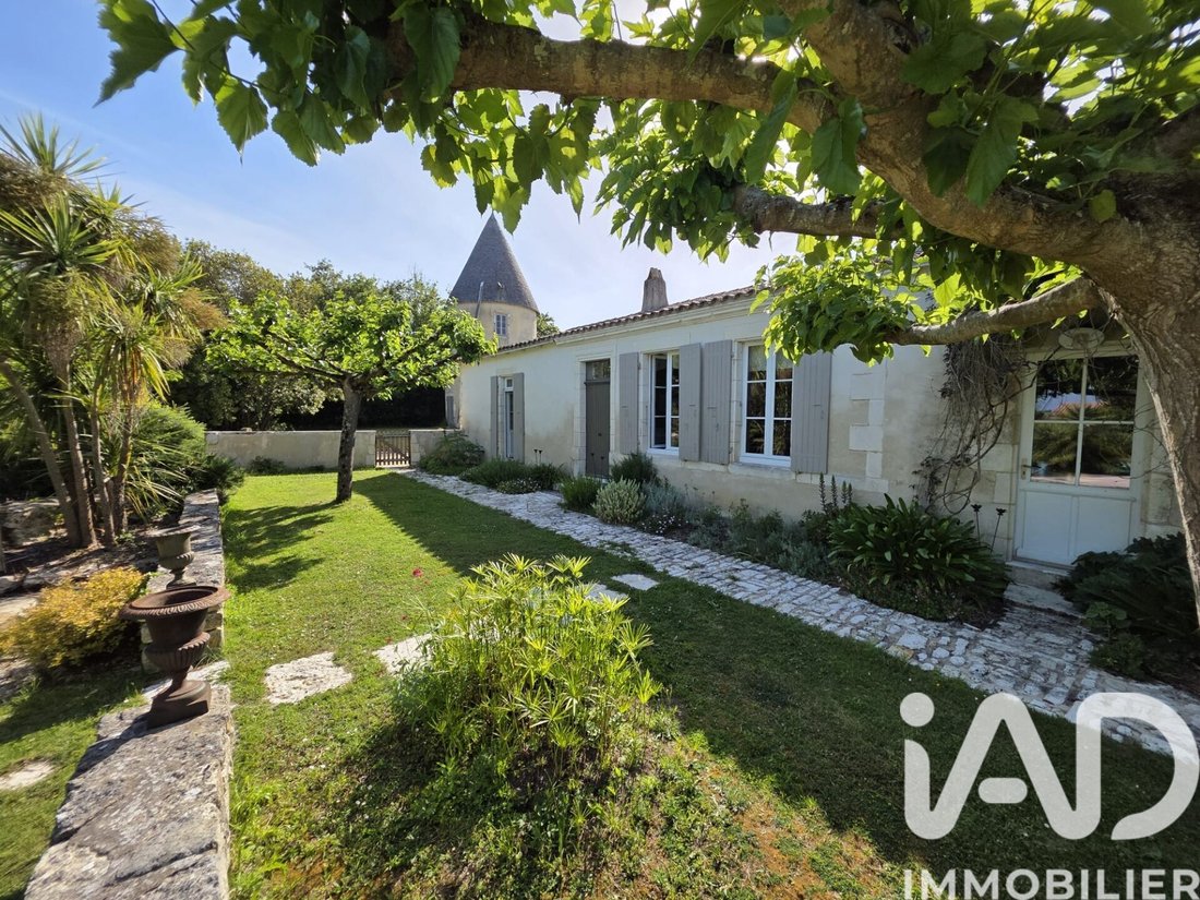 House in Saint-Pierre-d'Oléron, Nouvelle-Aquitaine, France 1 - 18038161