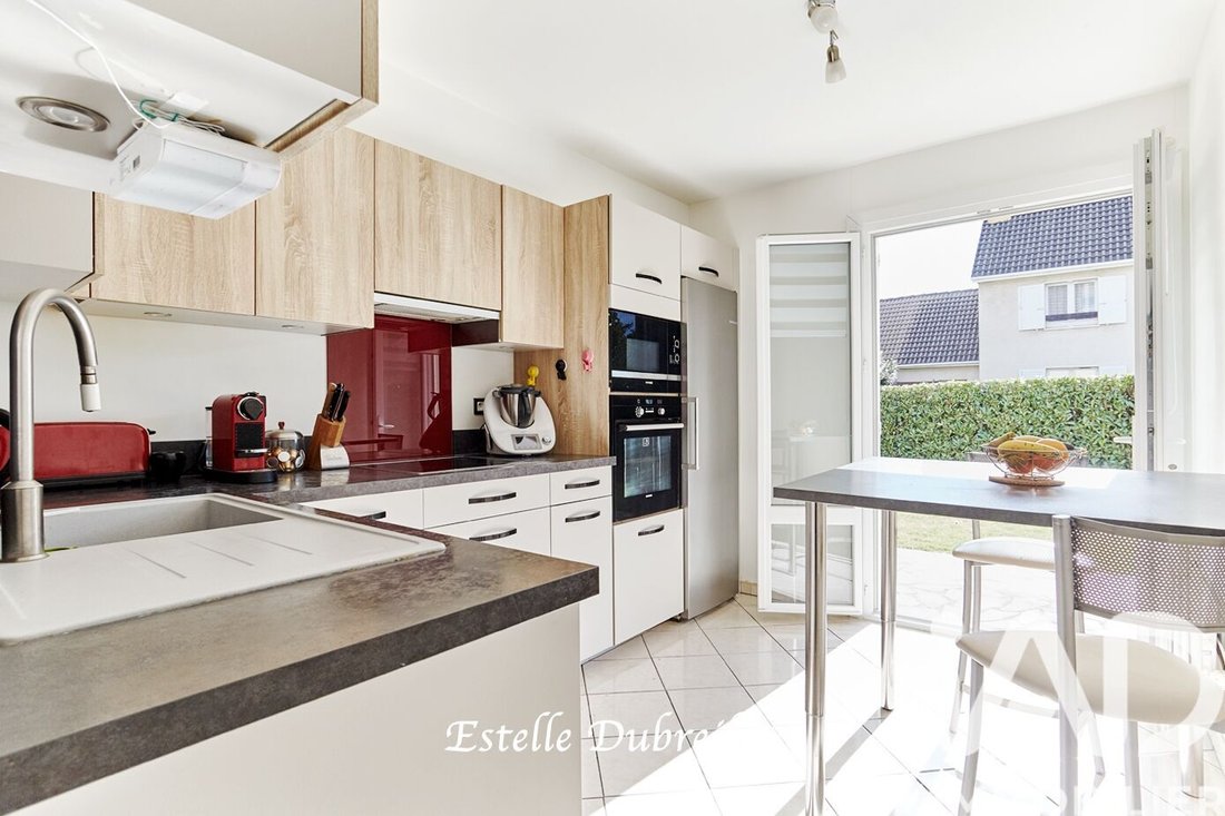 House in Montigny-le-Bretonneux, Ile-de-France, France 4 - 18038552