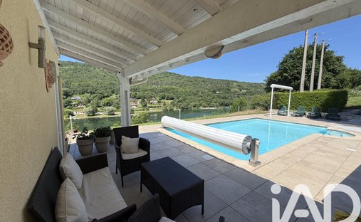House in Serrières-sur-Ain, Auvergne-Rhône-Alpes, France 1