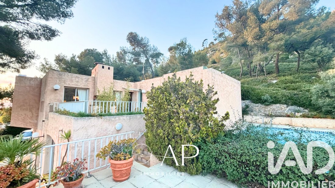 House in Trois Quartiers-Siblas, Toulon, France 2 - 17340589