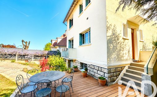 House in La Châtaigneraie-La Feuillaume Sud, La Celle-Saint-Cloud, France 1