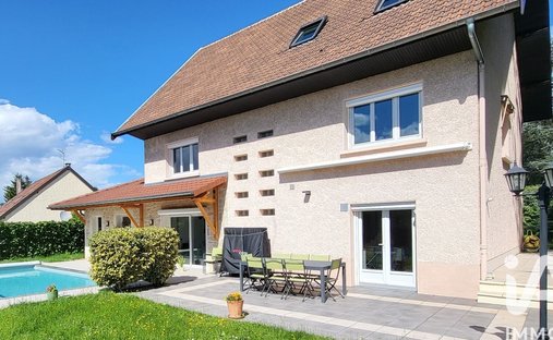 House in Champlong, Saint-Genis-Laval, France 1