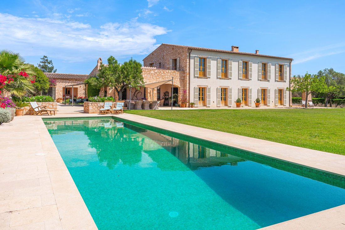 Villa in Santa Maria del Cami, Balearic Islands, Spain 1 - 18035290