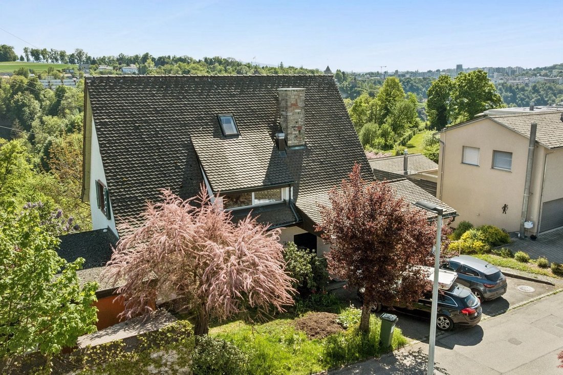 Beautiful Two Apartment House Close To Downtown