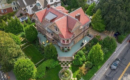 House in Brookline, Massachusetts, United States 1