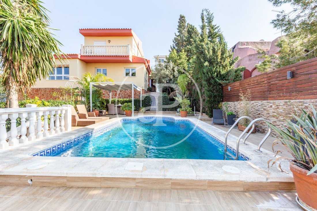 Villa in Torrent, Valencian Community, Spain 1 - 18033953