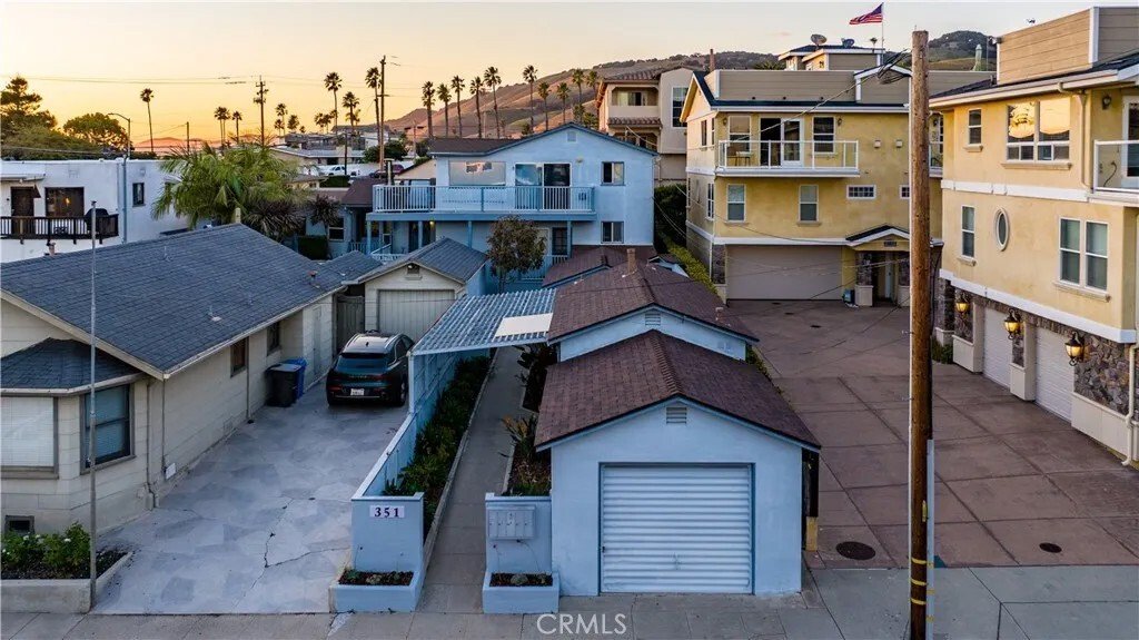 Pismo Beach, California, United States 2 - 17559878