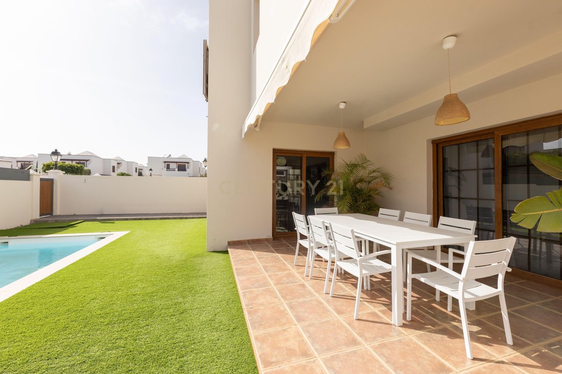 Villa in Costa Teguise, Teguise, Canary Islands 3 - 18034195