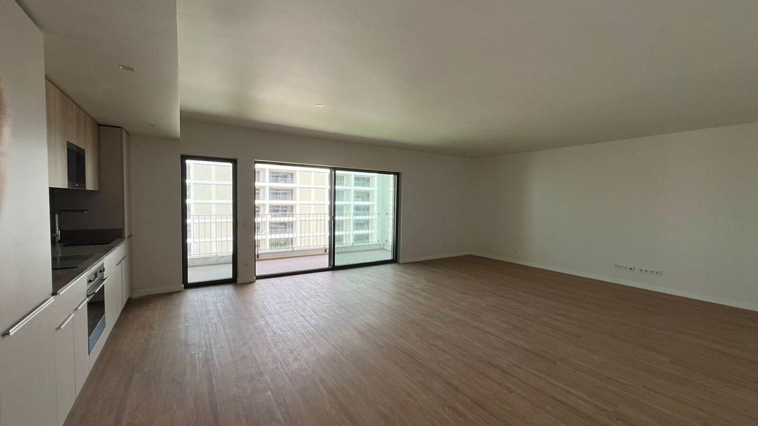 Apartment in Santo António dos Cavaleiros, Lisbon, Portugal 5 - 16775807