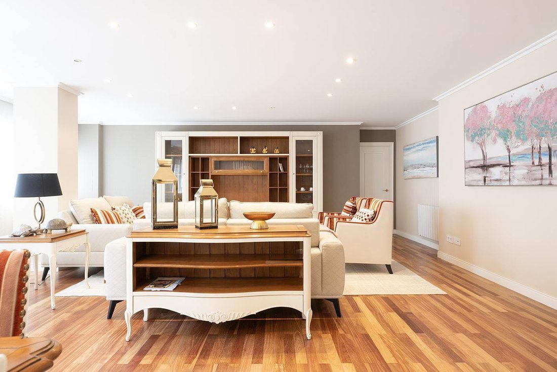 Apartment in Santiago de Compostela (District), Santiago de Compostela, Spain 4 - 18033858
