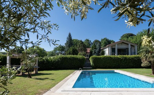 Villa in San Cibrao das Vinas, Galicien, Spanien 1