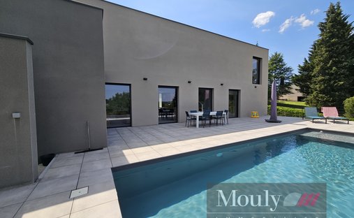 House in Charles de Gaulle, Cahors, France 1