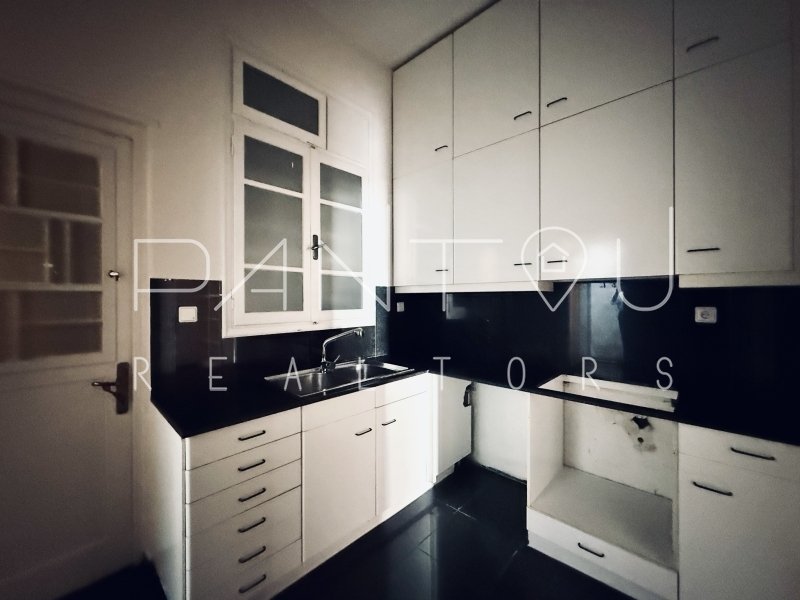 Apartment in Sunoikia Kolonakiou, 1st District of Athens, Athens 5 - 18035278