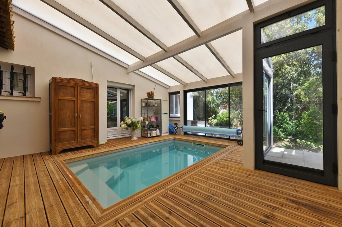 Villa in Uzès, Occitania, France 3 - 18034399