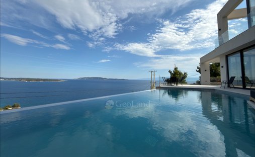 Villa in Koinotita Kranidiou, Kranidi, Greece 1