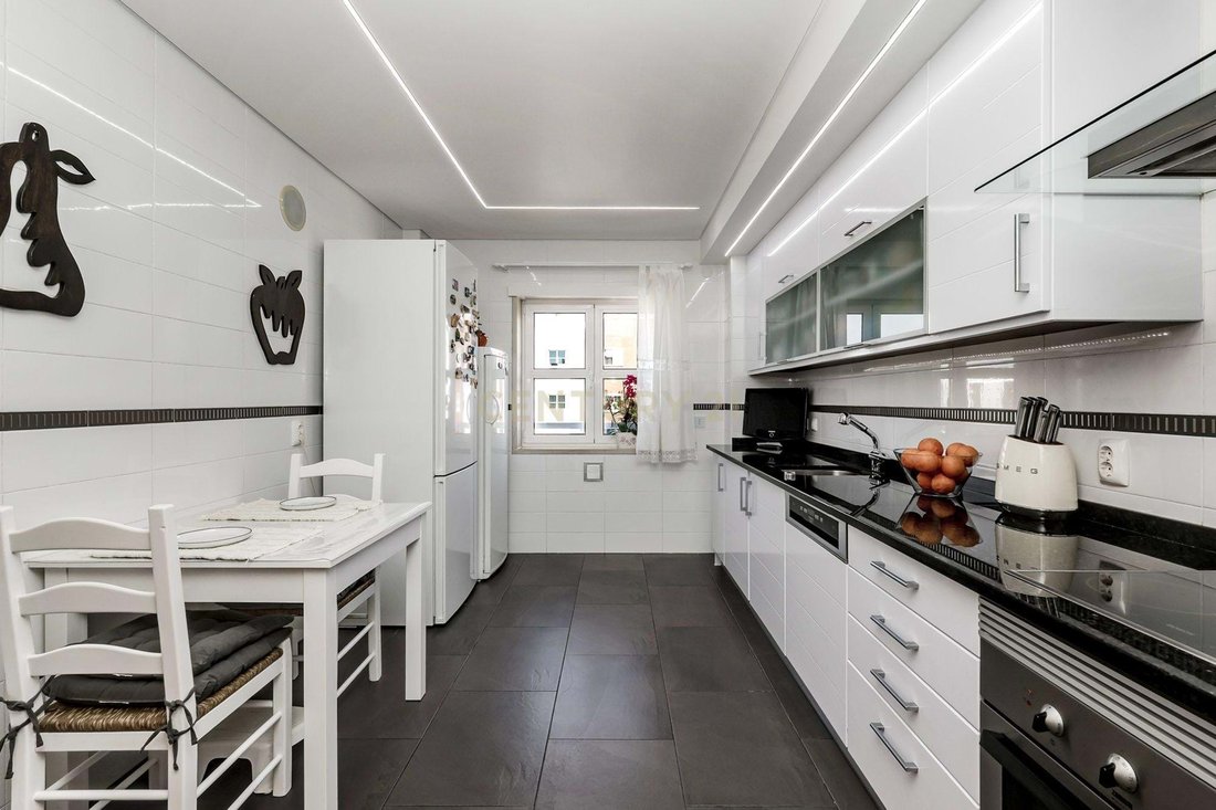 Apartment in Venteira, Lisbon, Portugal 1 - 18034200