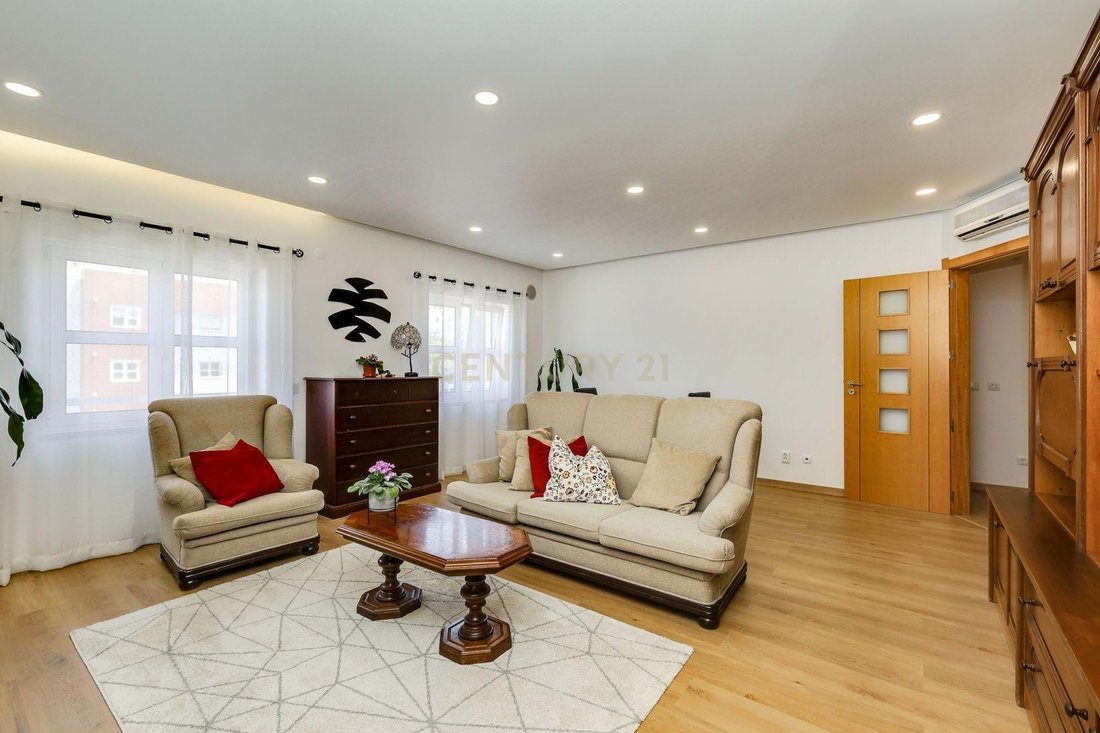 Apartment in Venteira, Lisbon, Portugal 2 - 18034200