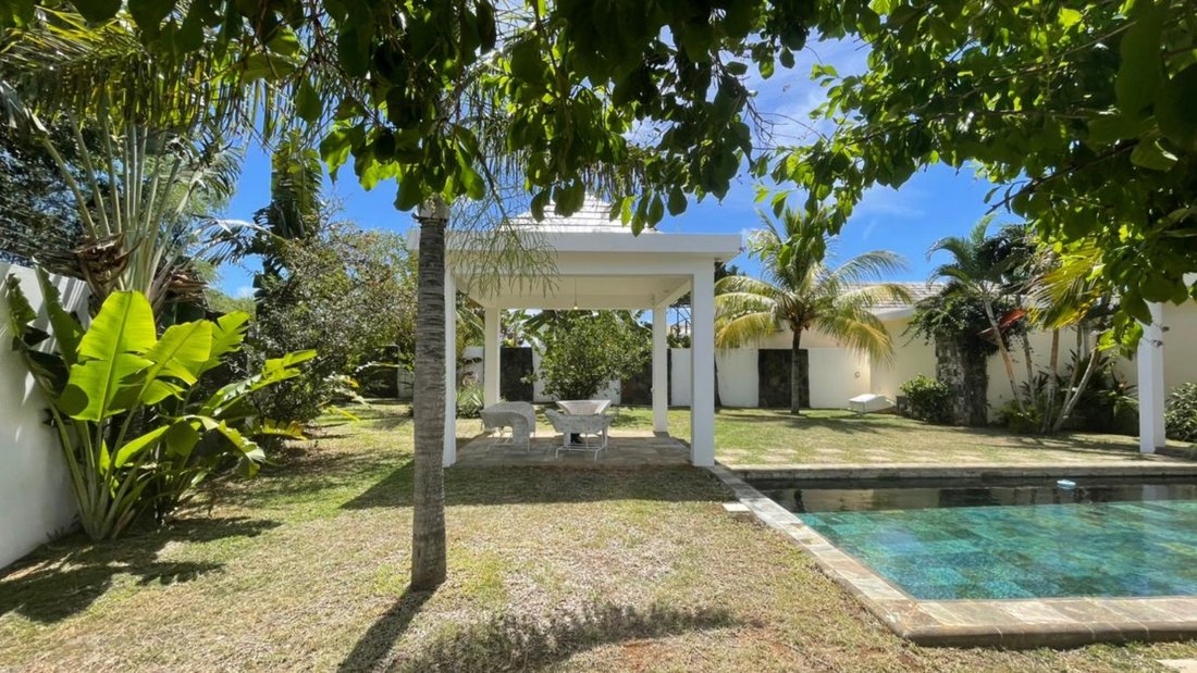 Villa in Grand Baie, Rivière du Rempart District, Mauritius 1 - 18035078
