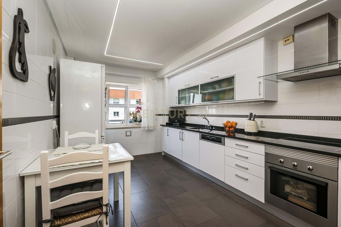 Apartment in Venteira, Lisbon, Portugal 4 - 18034200
