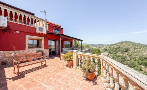 House in Chella, Valencian Community, Spain 1