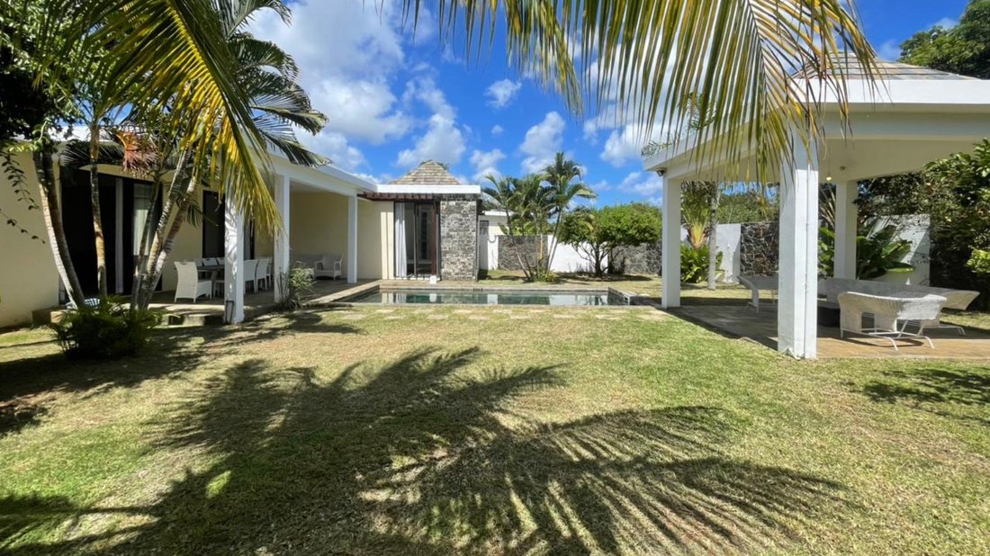 Villa in Grand Baie, Rivière du Rempart District, Mauritius 2 - 18035078