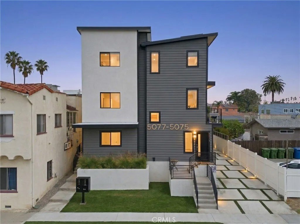 Los Angeles, California, United States 2 - 17539972