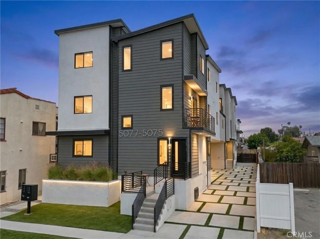 Los Angeles, California, United States 1 - 17539972