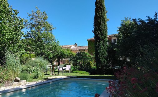 Villa in Roussillon, Provence-Alpes-Côte d'Azur, France 1