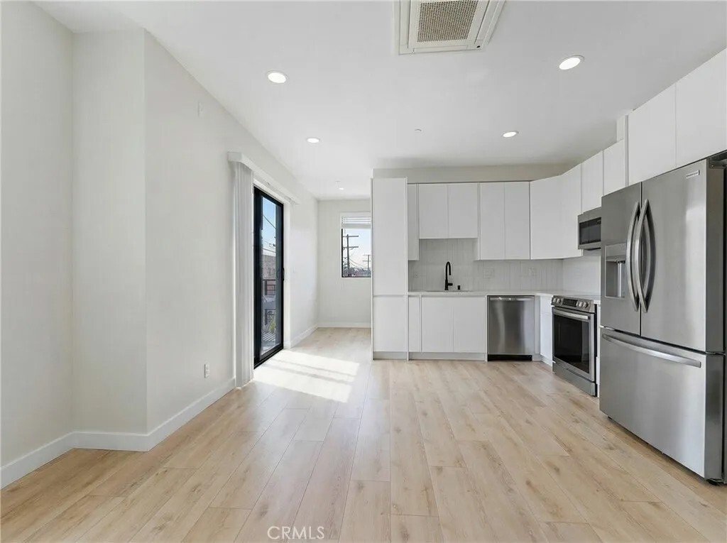 Los Angeles, California, United States 4 - 17539972