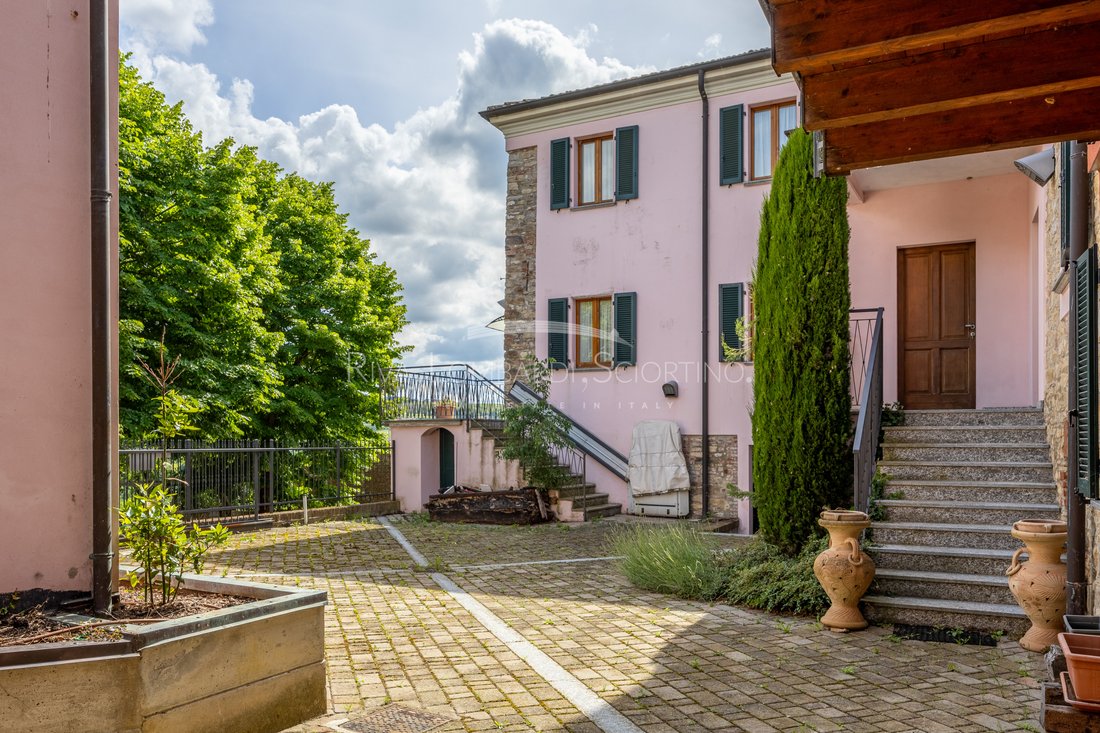 Estate in Montecalvo Versiggia, Lombardy, Italy 2 - 18035700