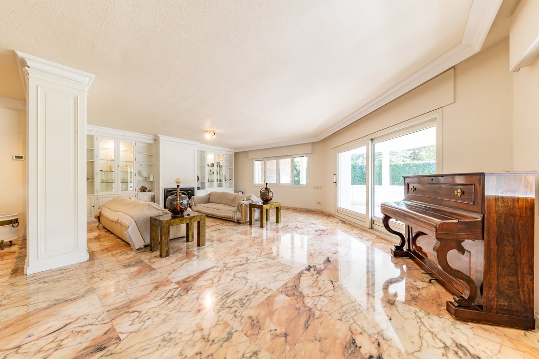 Villa in Pozuelo de Alarcon, Comunidad de Madrid, Spain 5 - 18035486