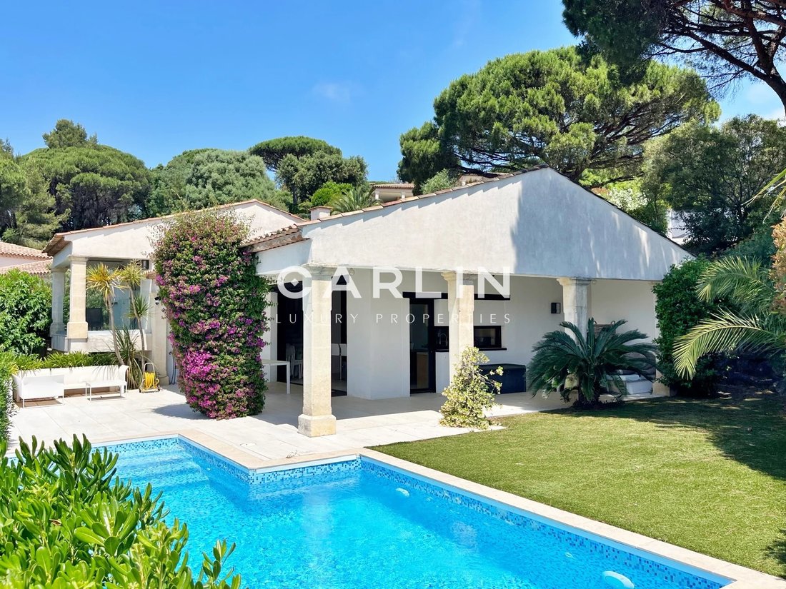 Villa in La Croix-Valmer, Provence-Alpes-Côte d'Azur, France 1 - 18048893