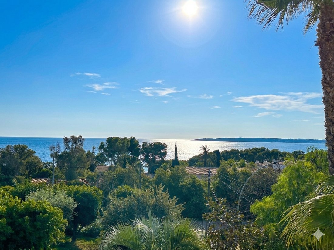 Villa in Les Issambres, Roquebrune-sur-Argens, France 2 - 18039152